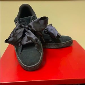 Ribbon laced Puma sneakers